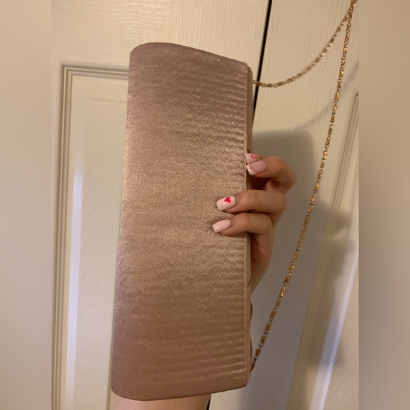 champagne pleated metallic clutch with rose gold chain - Picture 5 of 10